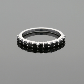 טבעת שורת יהלומים שחורים
