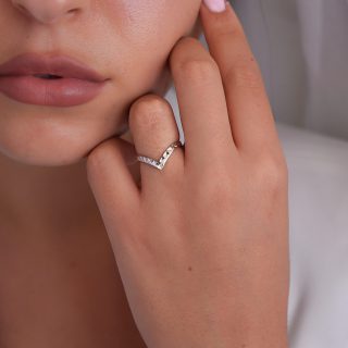 טבעת V - זהב לבן